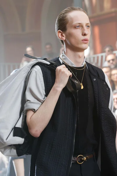 Look 13